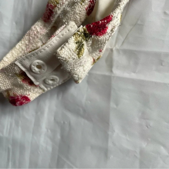 🌸 Guess Lace Floral  Bodysuit Women's ~ Size Medium!🌸 - Picture 6 of 10